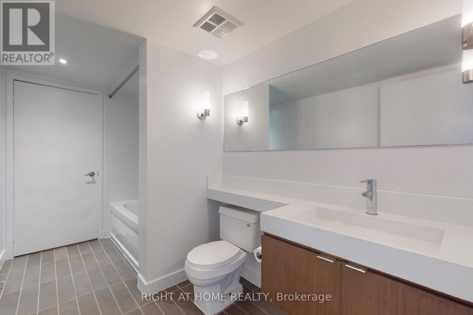 523 - 4k Spadina Avenue, Toronto, Ontario  M5V 3Y9 - Photo 10 - C12904264