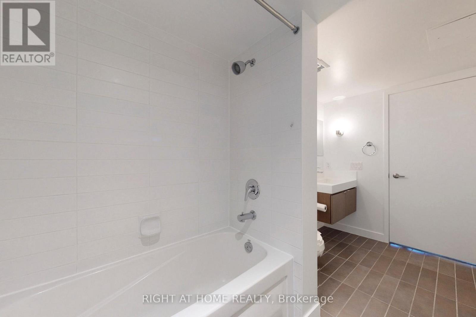 523 - 4k Spadina Avenue, Toronto, Ontario  M5V 3Y9 - Photo 11 - C12904264