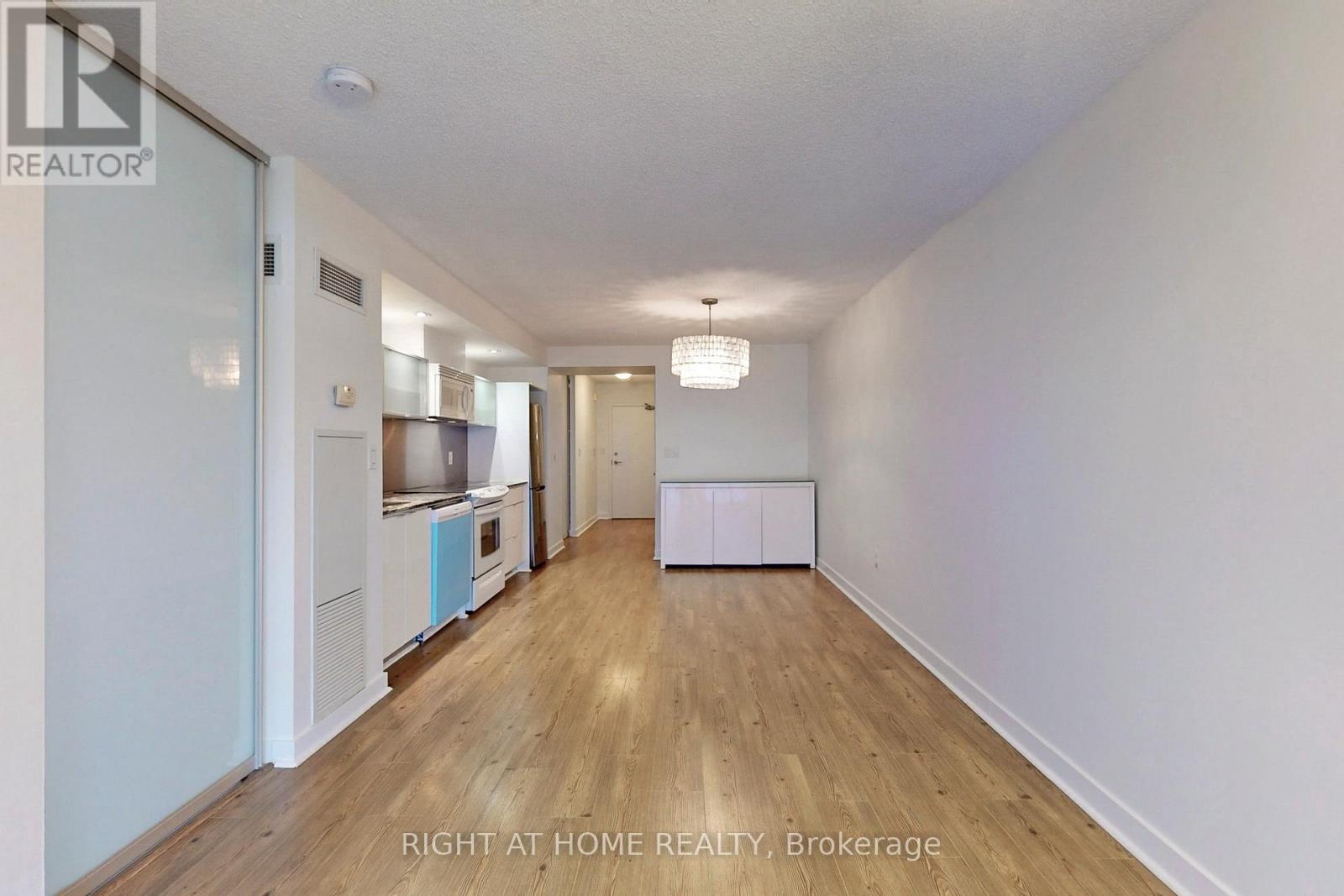 523 - 4k Spadina Avenue, Toronto, Ontario  M5V 3Y9 - Photo 4 - C12904264