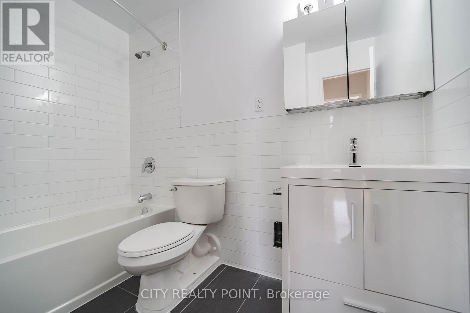 2411 - 666 Spadina Avenue, Toronto, Ontario  M5S 2H8 - Photo 8 - C12904304