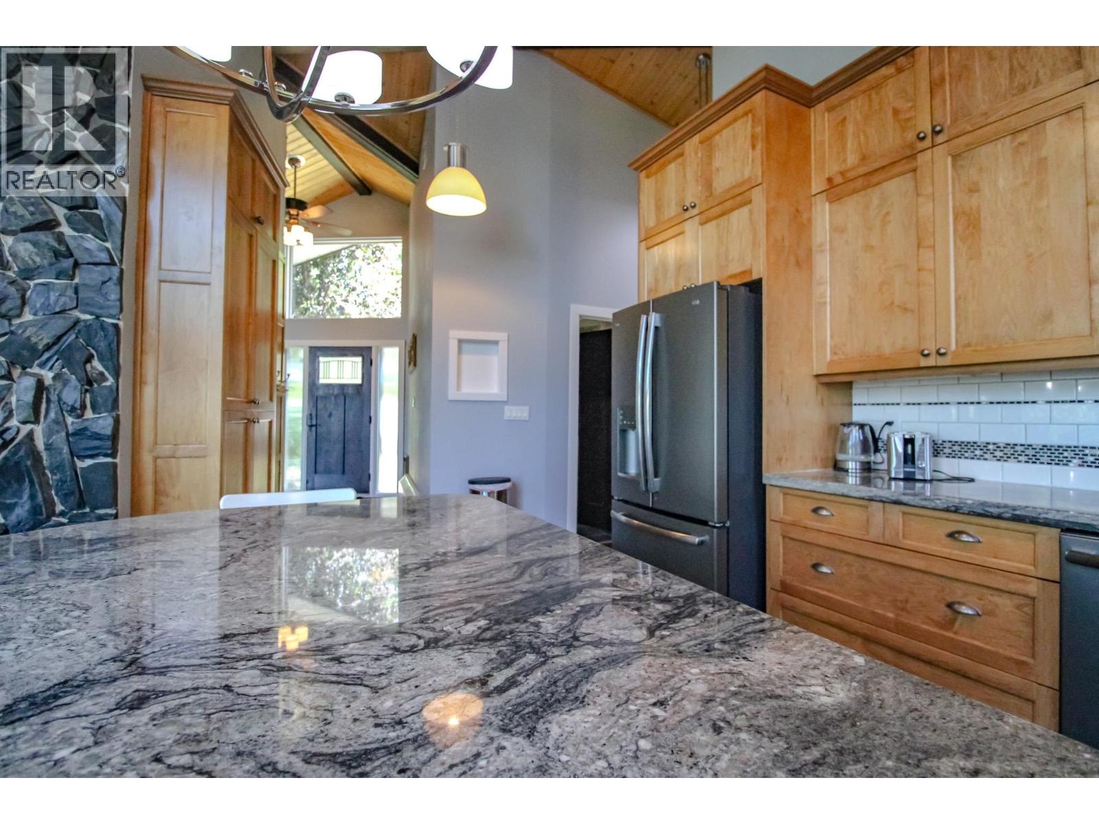 340 Pineridge Way, Fort St. James, British Columbia  V0J 1P0 - Photo 11 - R3099427