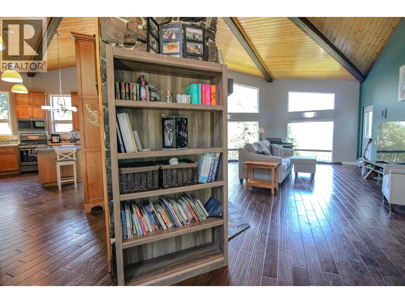 340 Pineridge Way, Fort St. James, British Columbia  V0J 1P0 - Photo 3 - R3099427