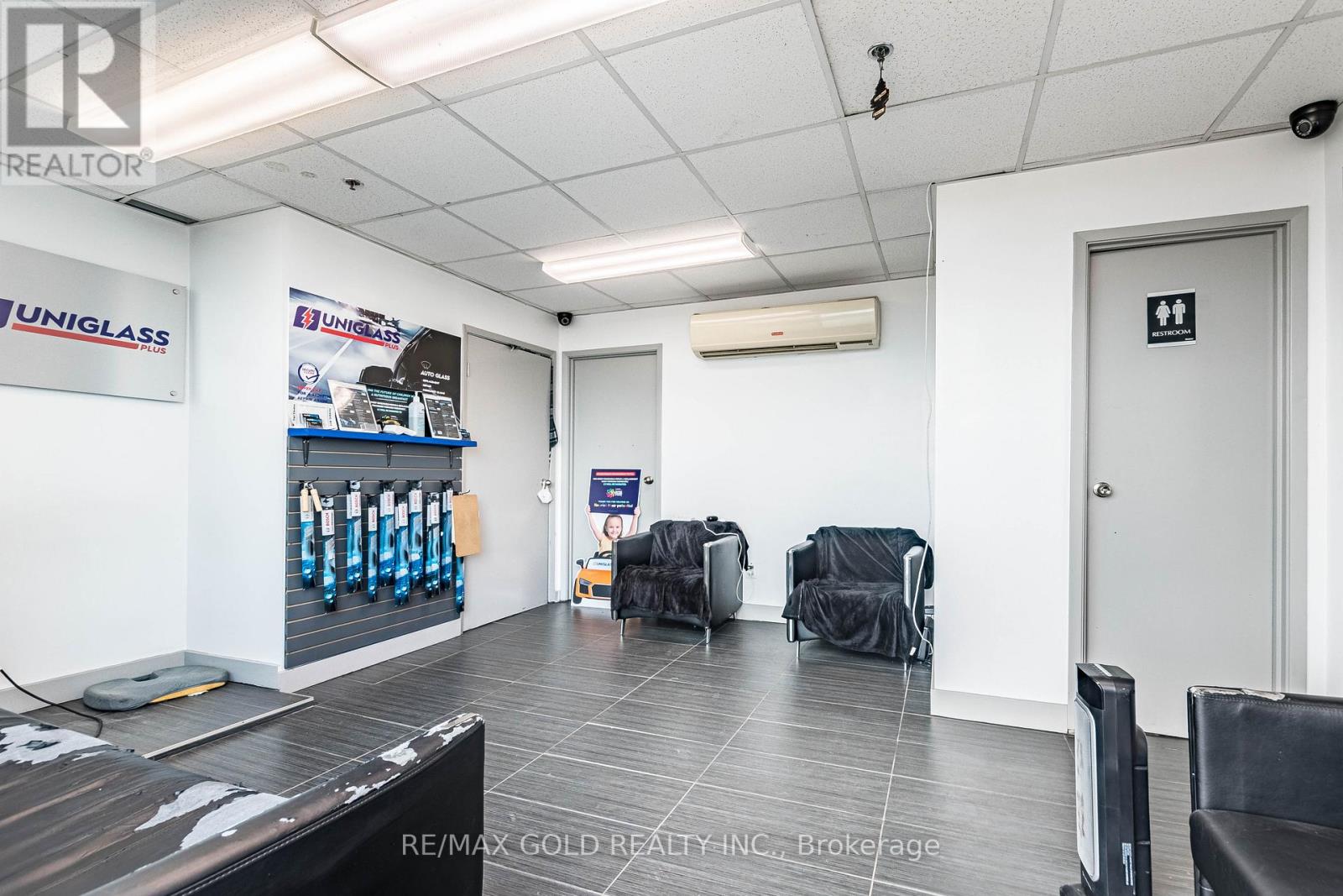 2 - 7091 Hurontario Street, Mississauga, Ontario  L5S 1Z8 - Photo 4 - W12872064