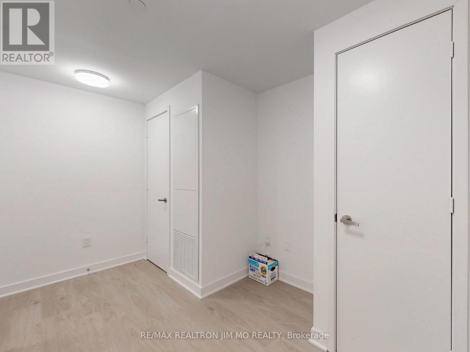 5307 - 3900 Confederation Parkway, Mississauga, Ontario  L5B 0M3 - Photo 31 - W12899772