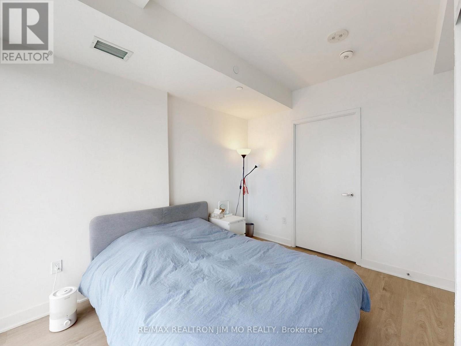 5307 - 3900 Confederation Parkway, Mississauga, Ontario  L5B 0M3 - Photo 21 - W12899772