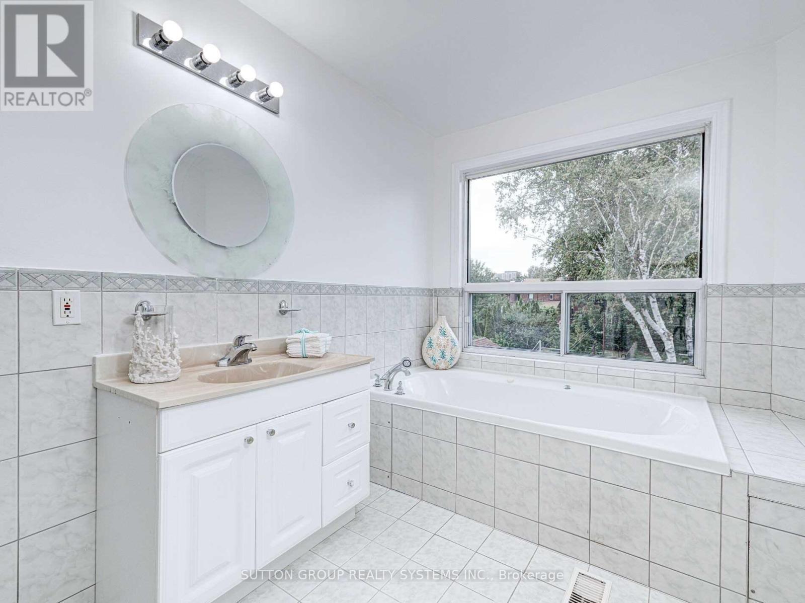 Upper Level - 83 Dawes Road, Toronto, Ontario  M4C 5B2 - Photo 24 - E12904388