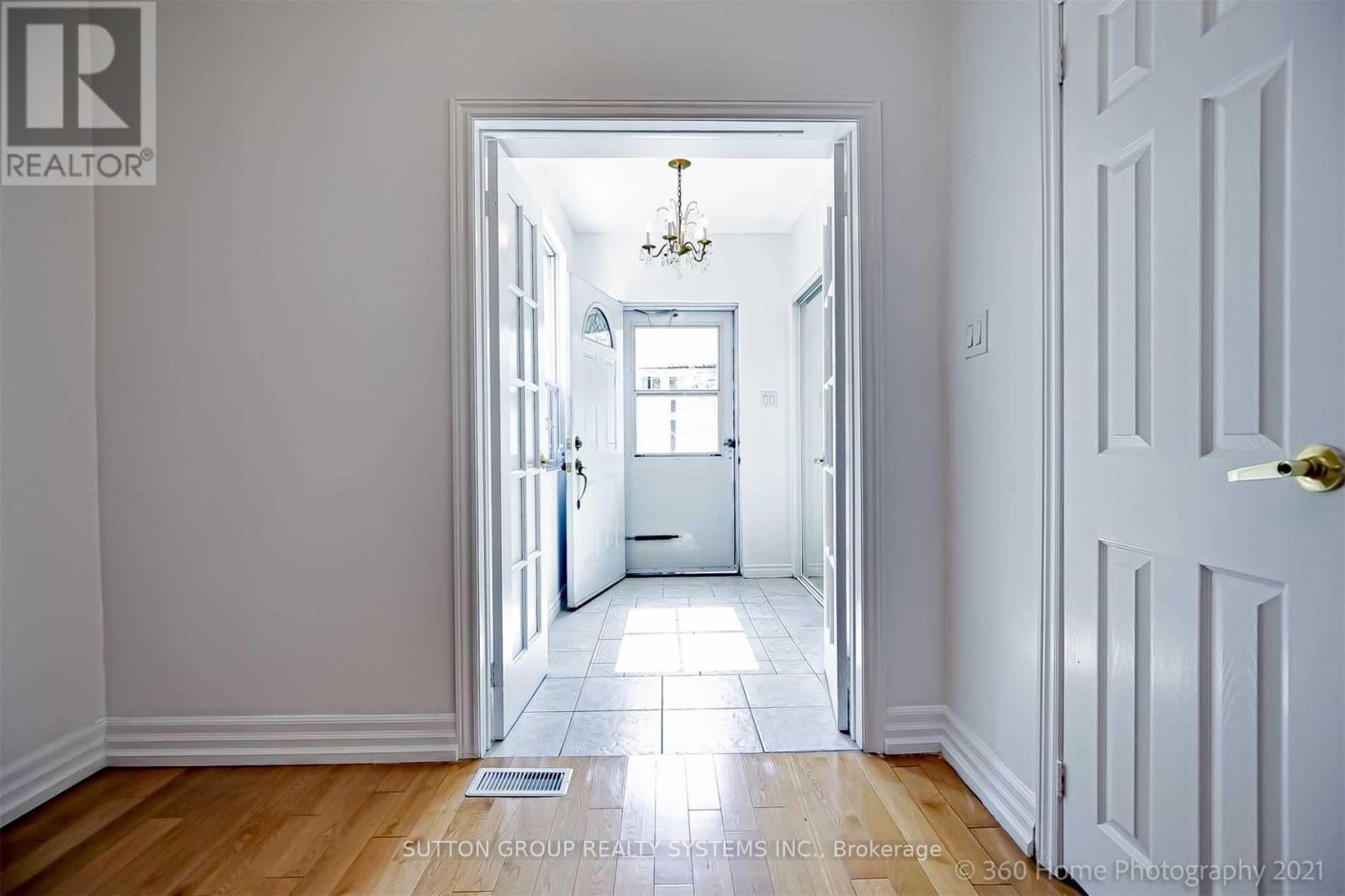 Upper Level - 83 Dawes Road, Toronto, Ontario  M4C 5B2 - Photo 3 - E12904388