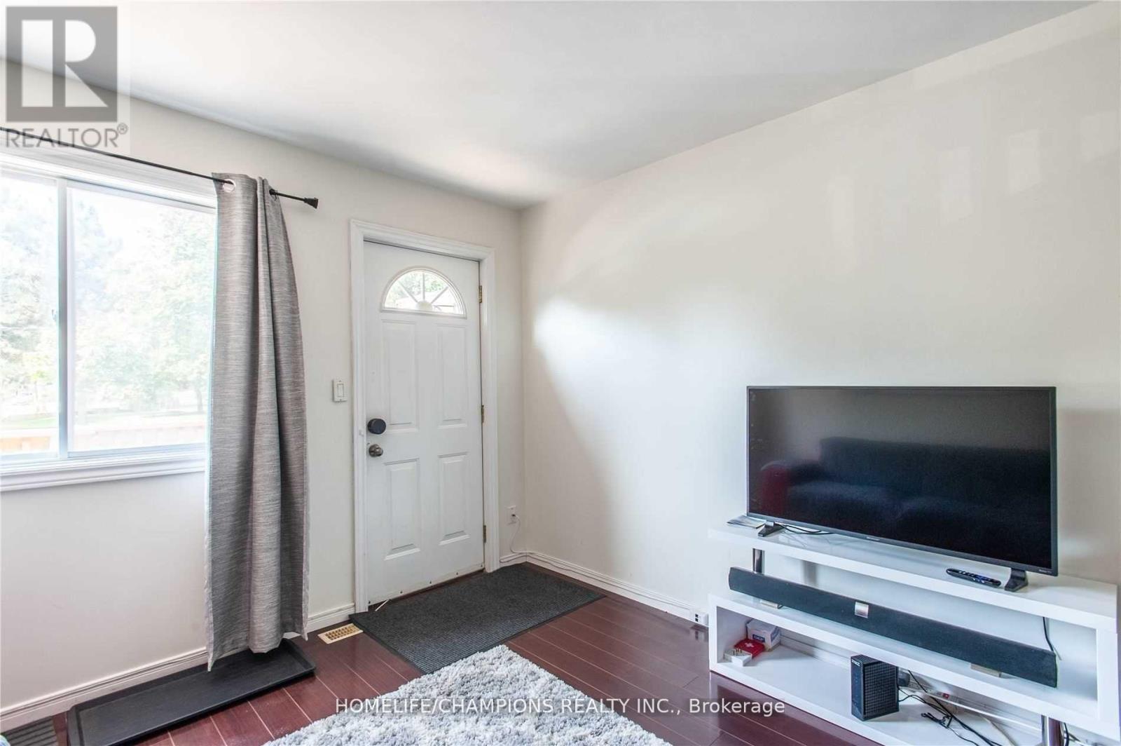 106 Lamb Avenue, Toronto, Ontario  M4J 4M6 - Photo 4 - E12904396