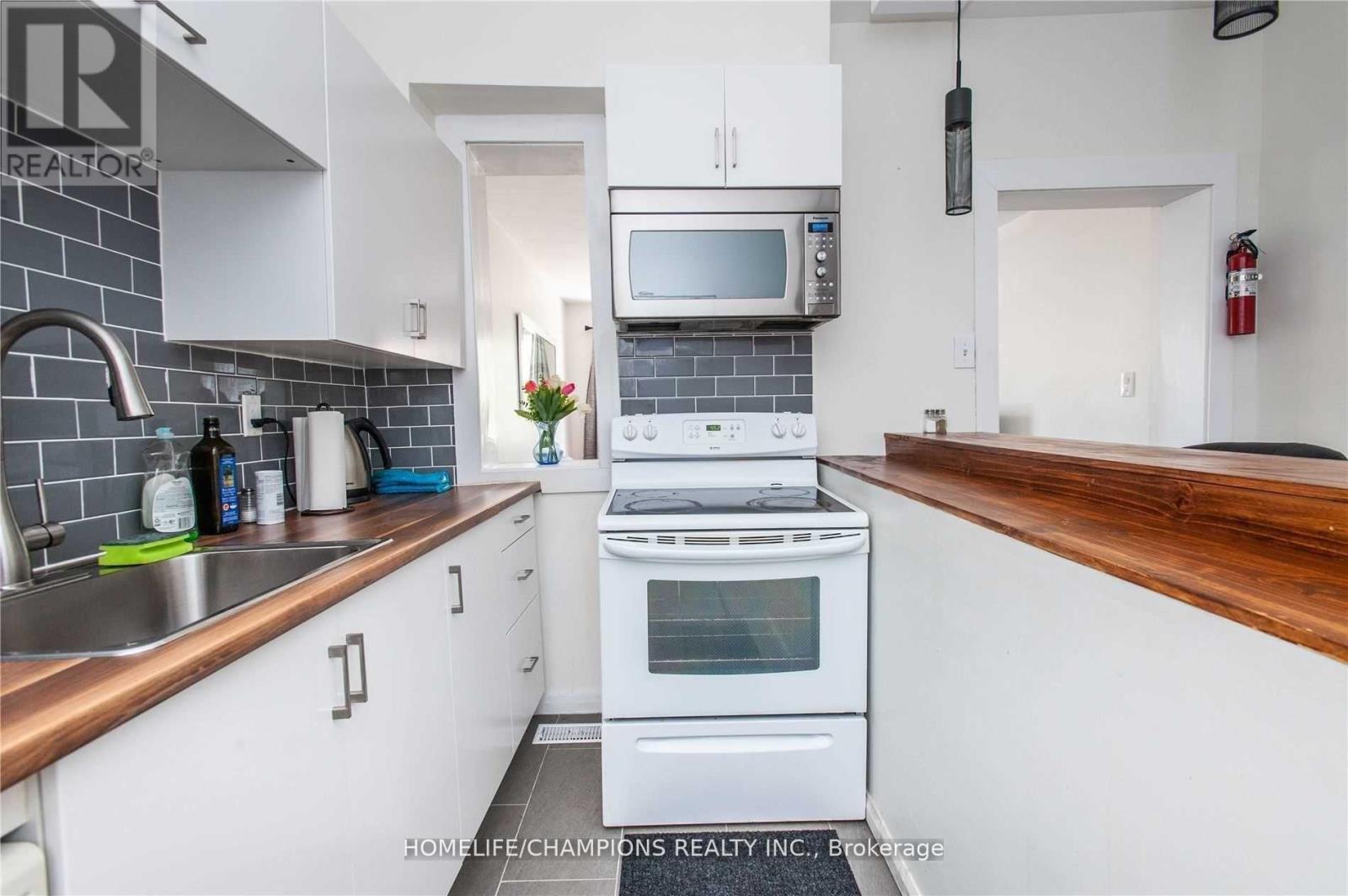 106 Lamb Avenue, Toronto, Ontario  M4J 4M6 - Photo 5 - E12904396