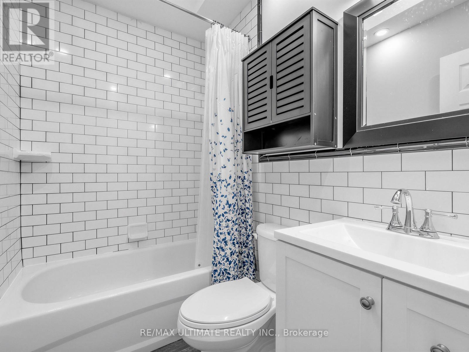 2 Upper Level - 213 Langley Avenue, Toronto, Ontario  M4K 1C1 - Photo 15 - E12904420