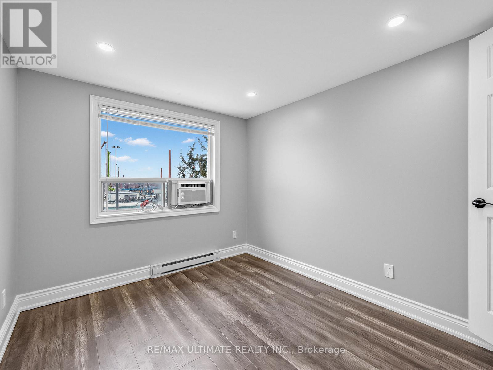 2 Upper Level - 213 Langley Avenue, Toronto, Ontario  M4K 1C1 - Photo 20 - E12904420