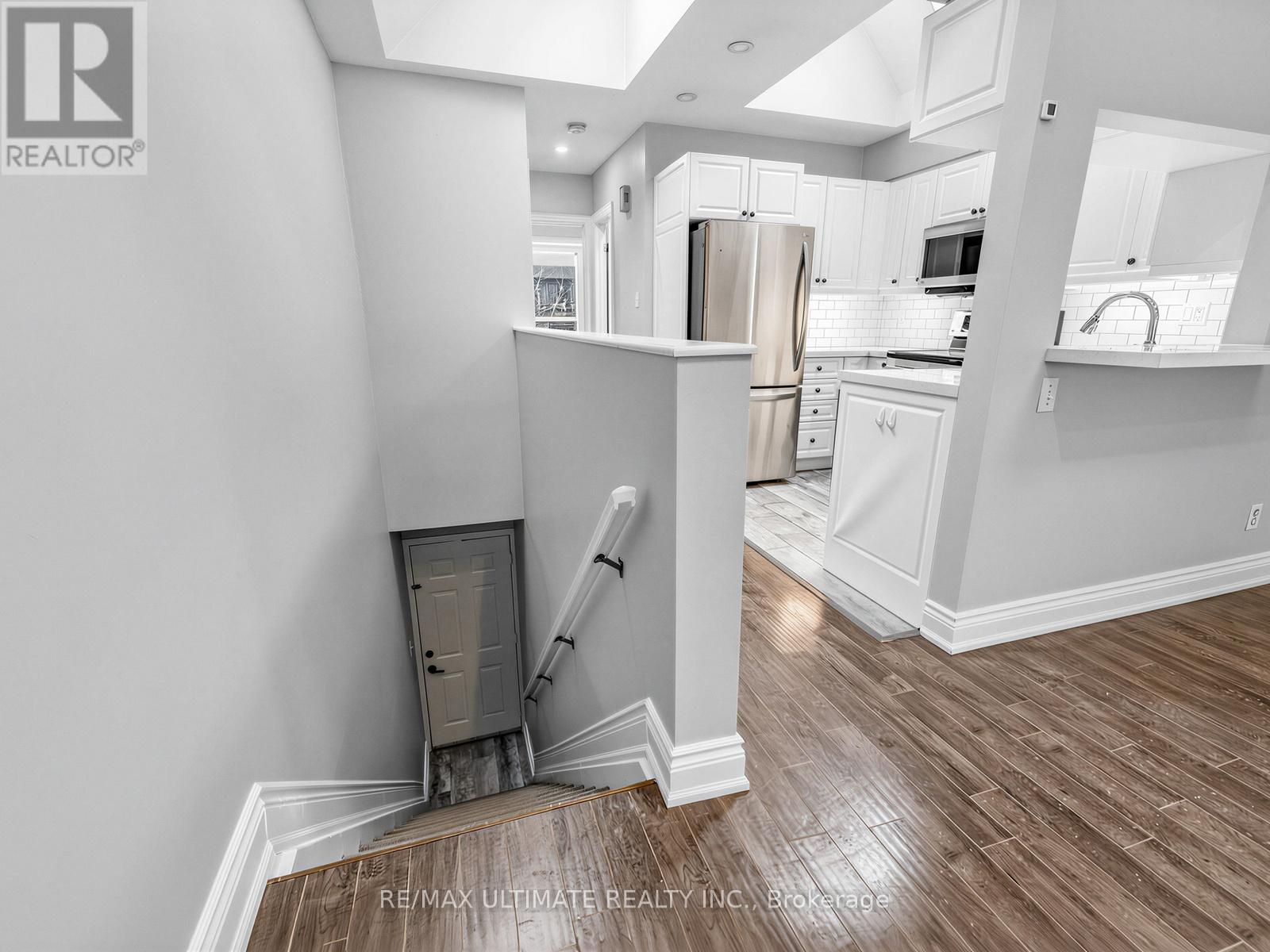 2 Upper Level - 213 Langley Avenue, Toronto, Ontario  M4K 1C1 - Photo 3 - E12904420