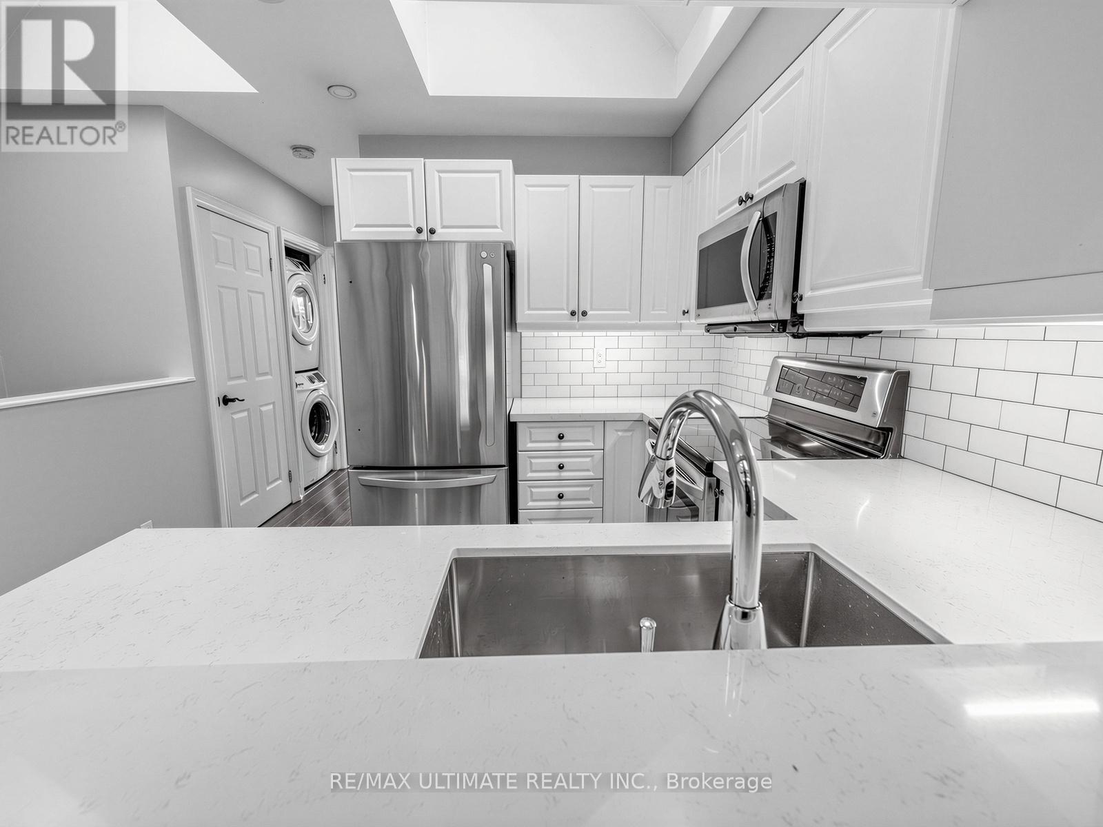 2 Upper Level - 213 Langley Avenue, Toronto, Ontario  M4K 1C1 - Photo 4 - E12904420