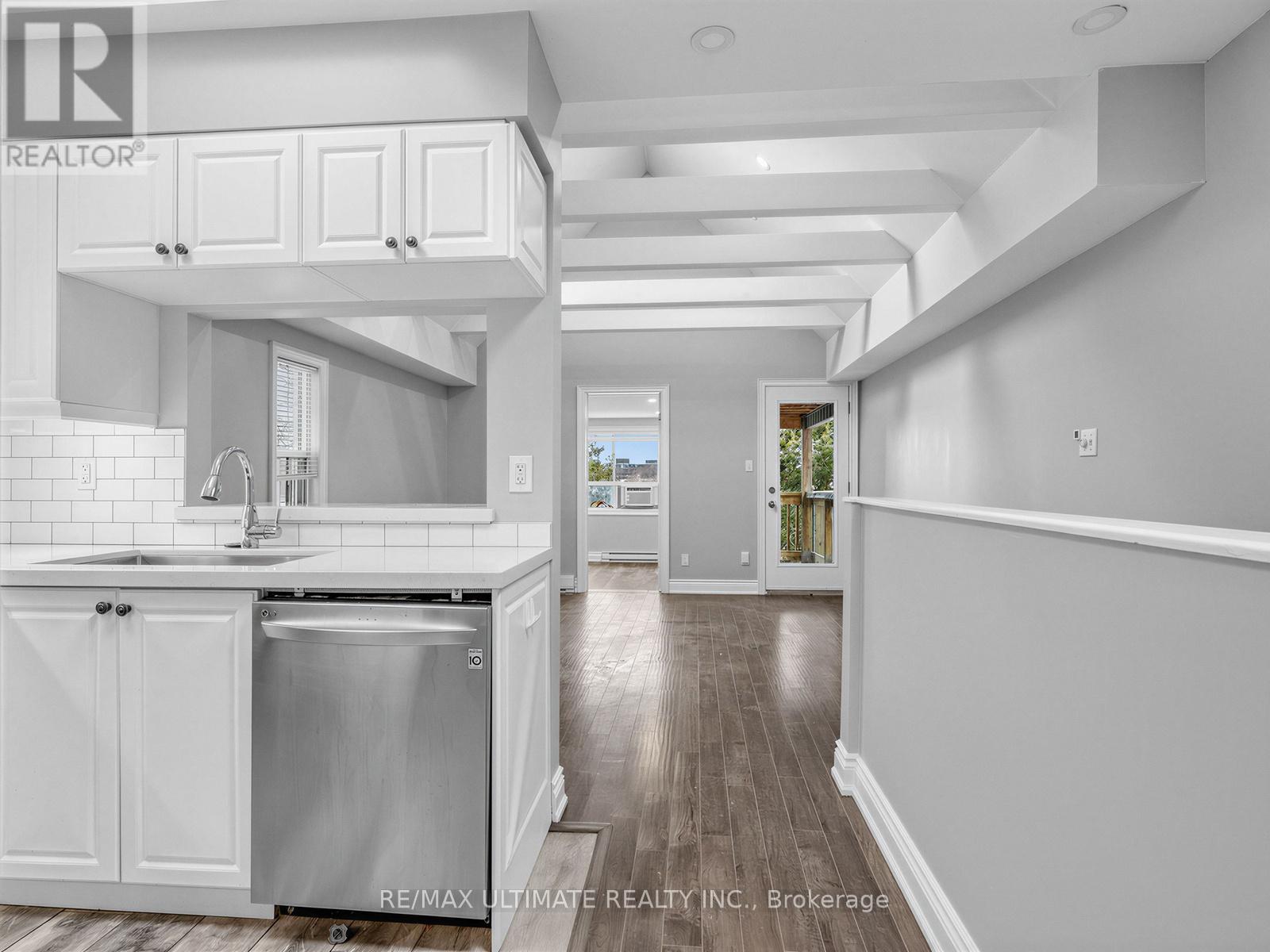 2 Upper Level - 213 Langley Avenue, Toronto, Ontario  M4K 1C1 - Photo 8 - E12904420