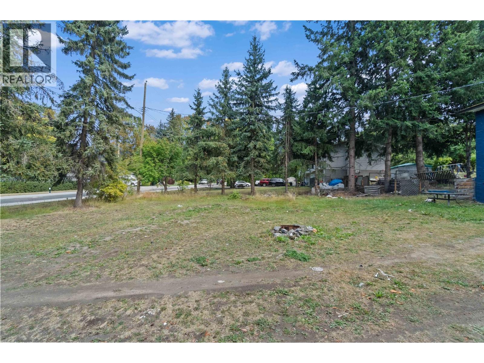 2030 1 Avenue NE, Salmon Arm, British Columbia