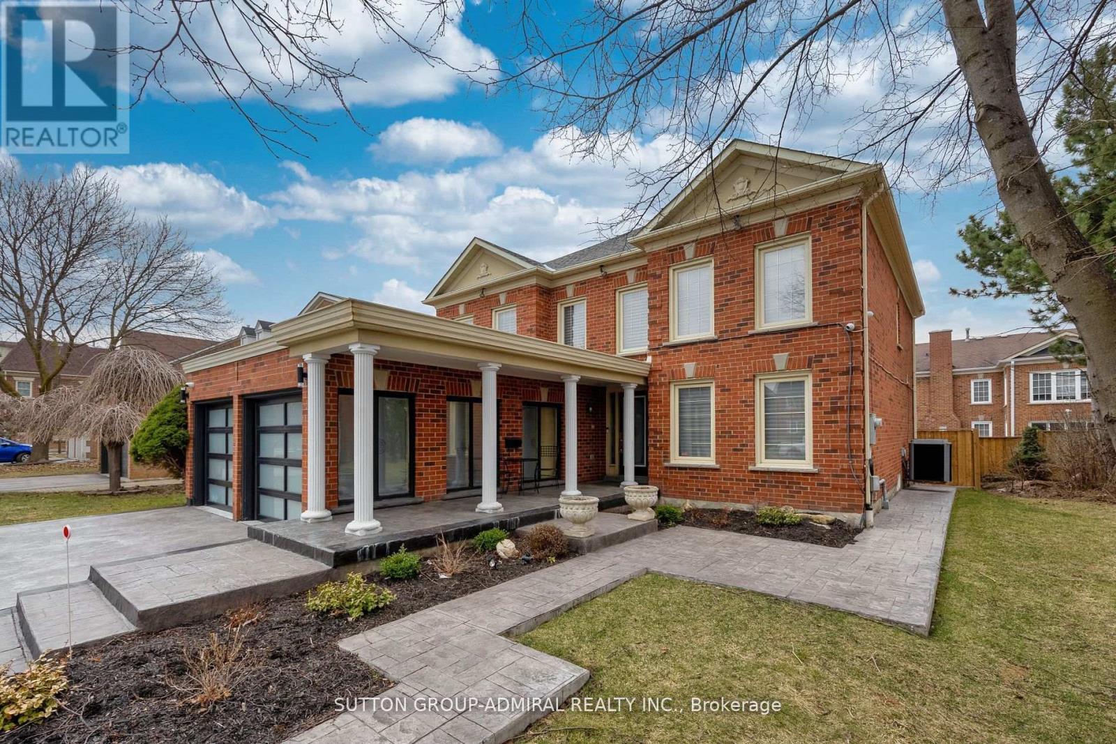 1 Regent Street, Richmond Hill, Ontario  L4C 9A9 - Photo 2 - N12904302