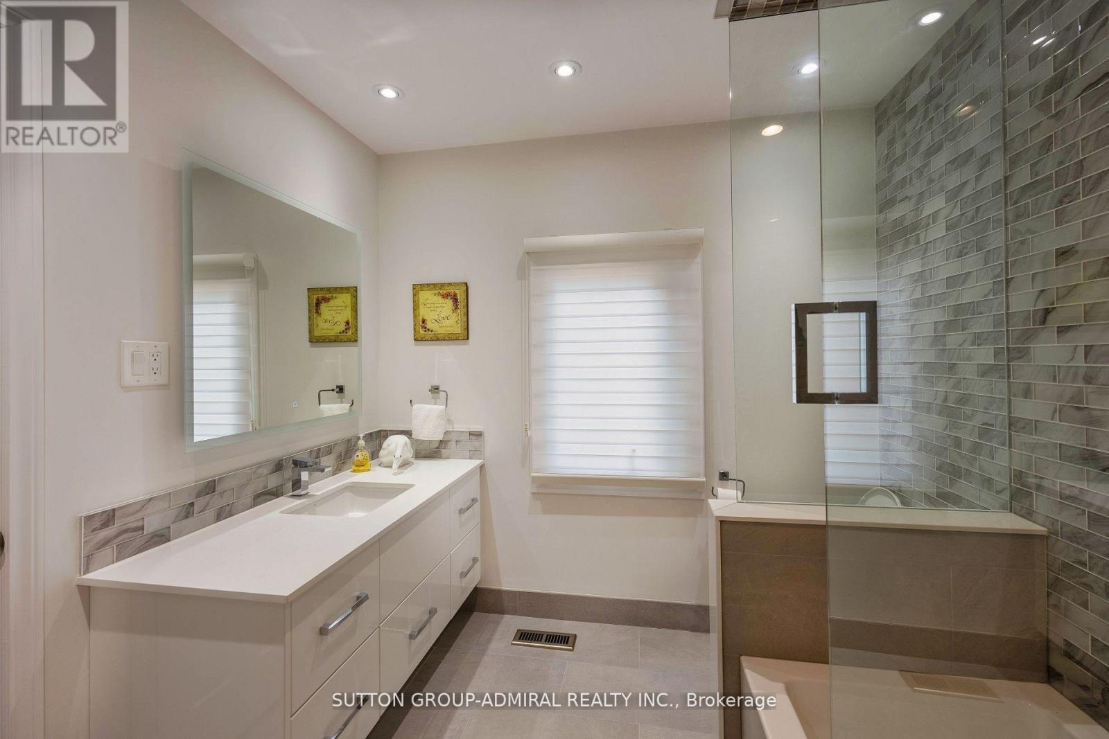 1 Regent Street, Richmond Hill, Ontario  L4C 9A9 - Photo 30 - N12904302