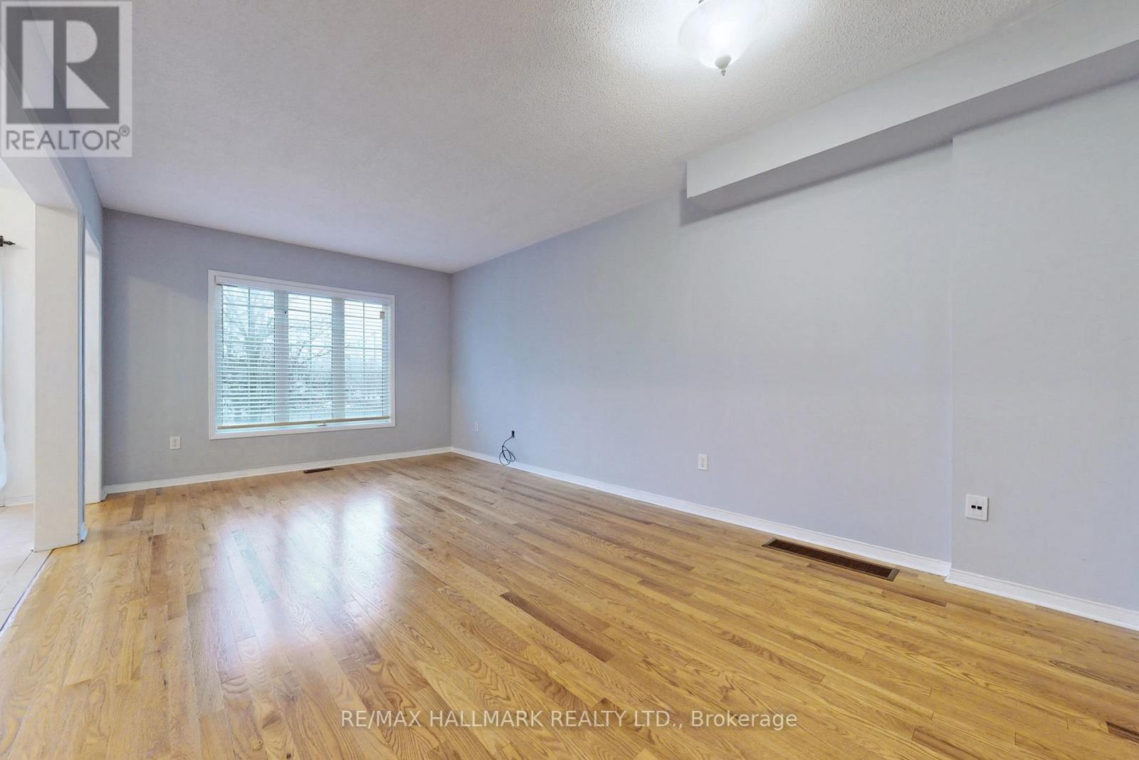 55 Walkview Crescent, Richmond Hill, Ontario  L4E 4H6 - Photo 6 - N12904308