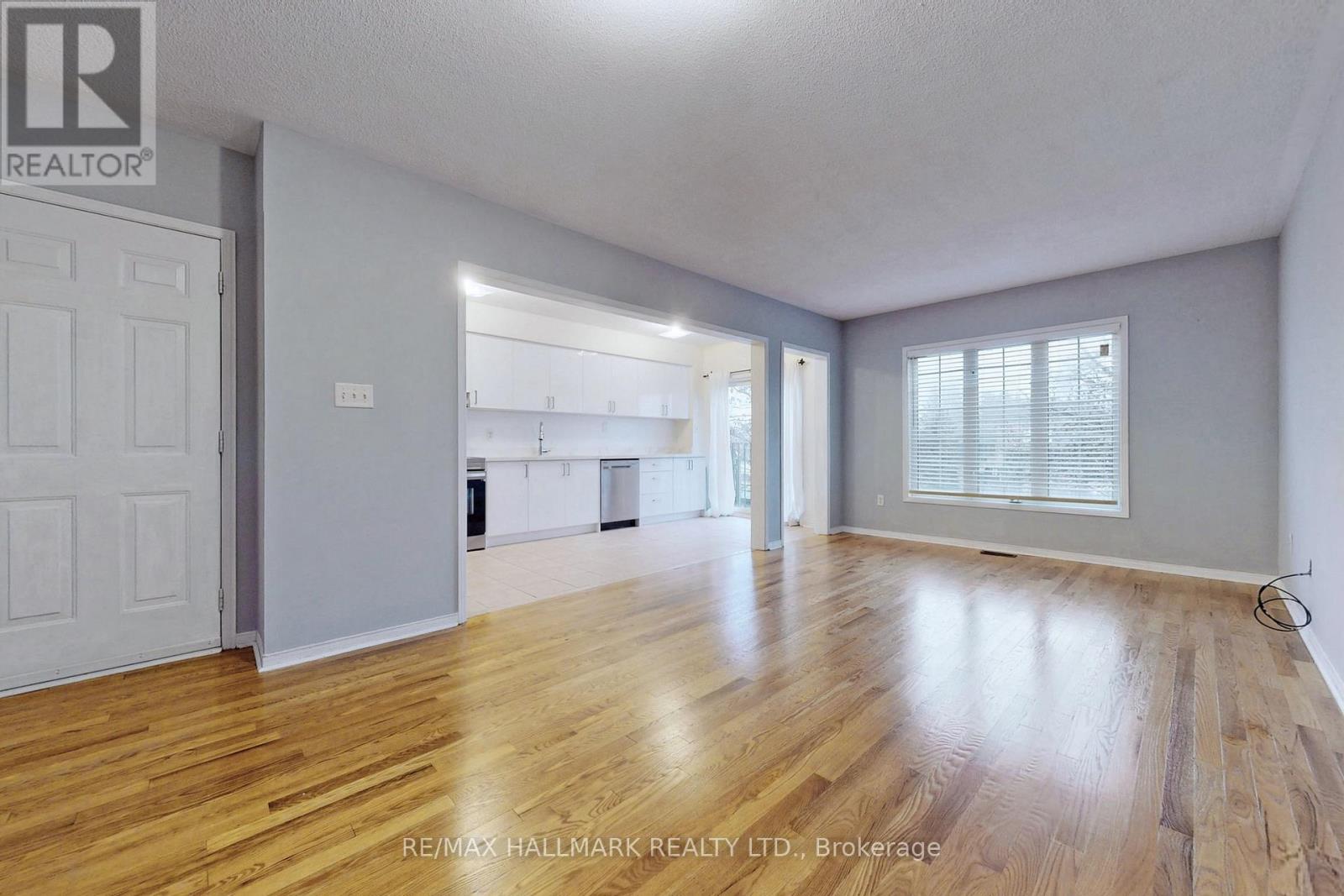 55 Walkview Crescent, Richmond Hill, Ontario  L4E 4H6 - Photo 7 - N12904308