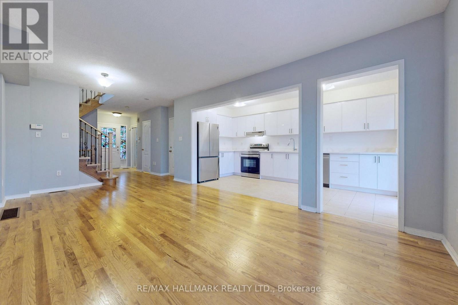 55 Walkview Crescent, Richmond Hill, Ontario  L4E 4H6 - Photo 8 - N12904308