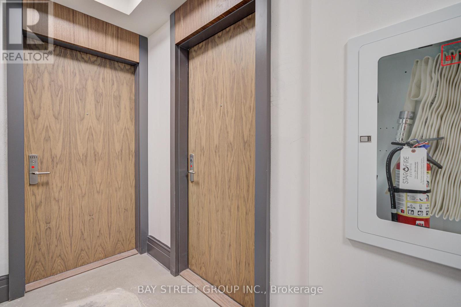 1712 - 27 Korda Gate, Vaughan, Ontario  L4K 0P6 - Photo 3 - N12904354