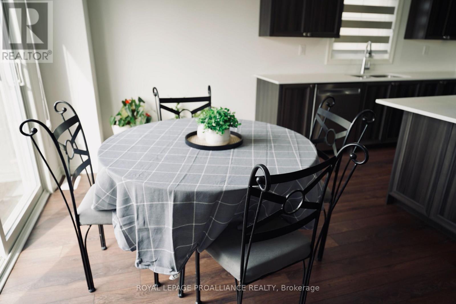 17 Bradden Crescent, Belleville (Belleville Ward), Ontario  K8N 0T8 - Photo 13 - X12900456