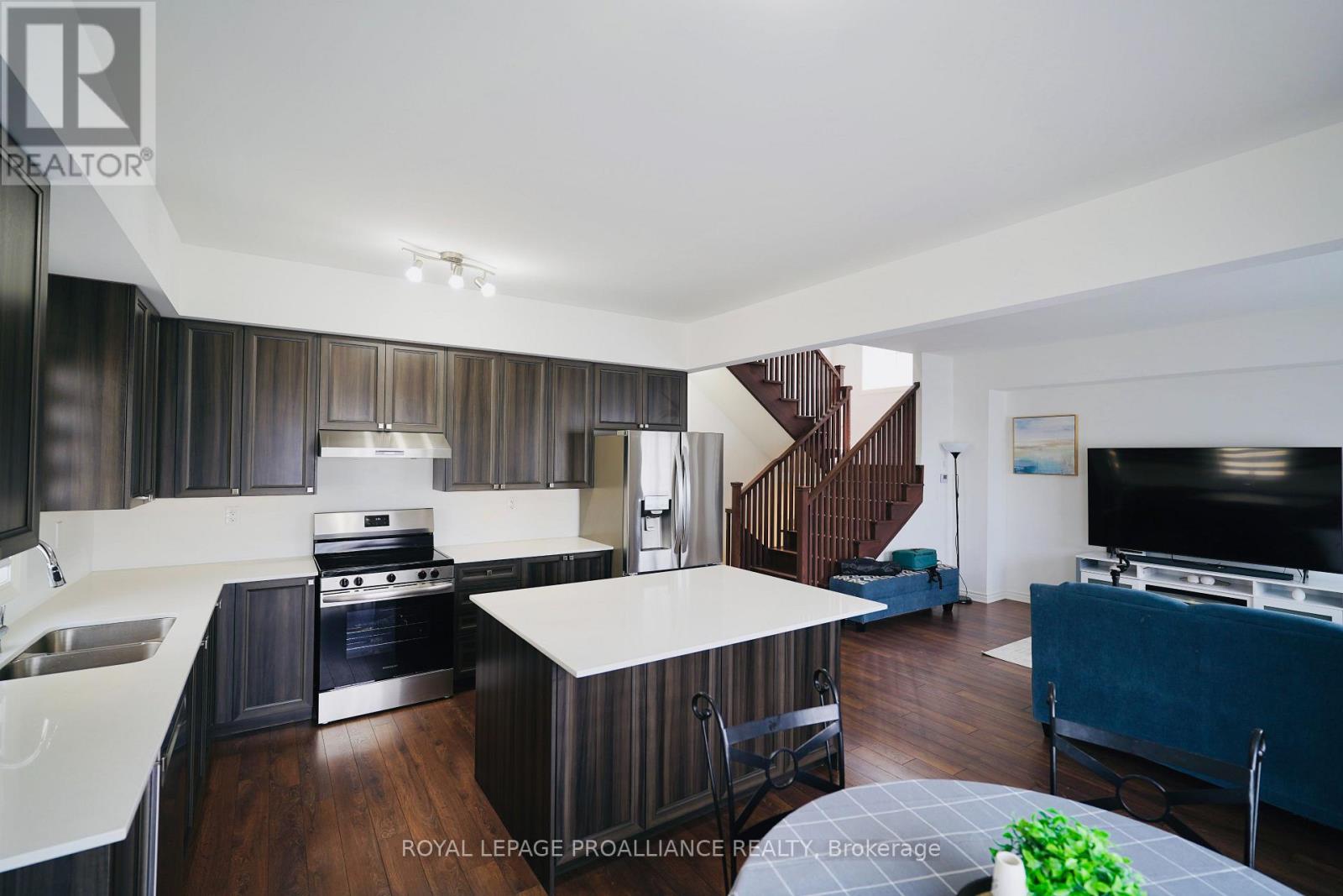 17 Bradden Crescent, Belleville (Belleville Ward), Ontario  K8N 0T8 - Photo 9 - X12900456