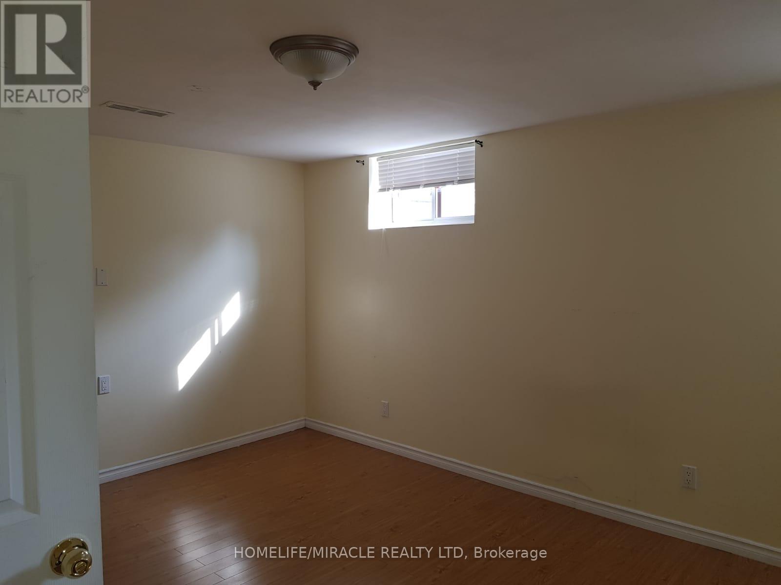 1502 Banwell Road, Mississauga, Ontario  L5J 3X7 - Photo 2 - W12904218