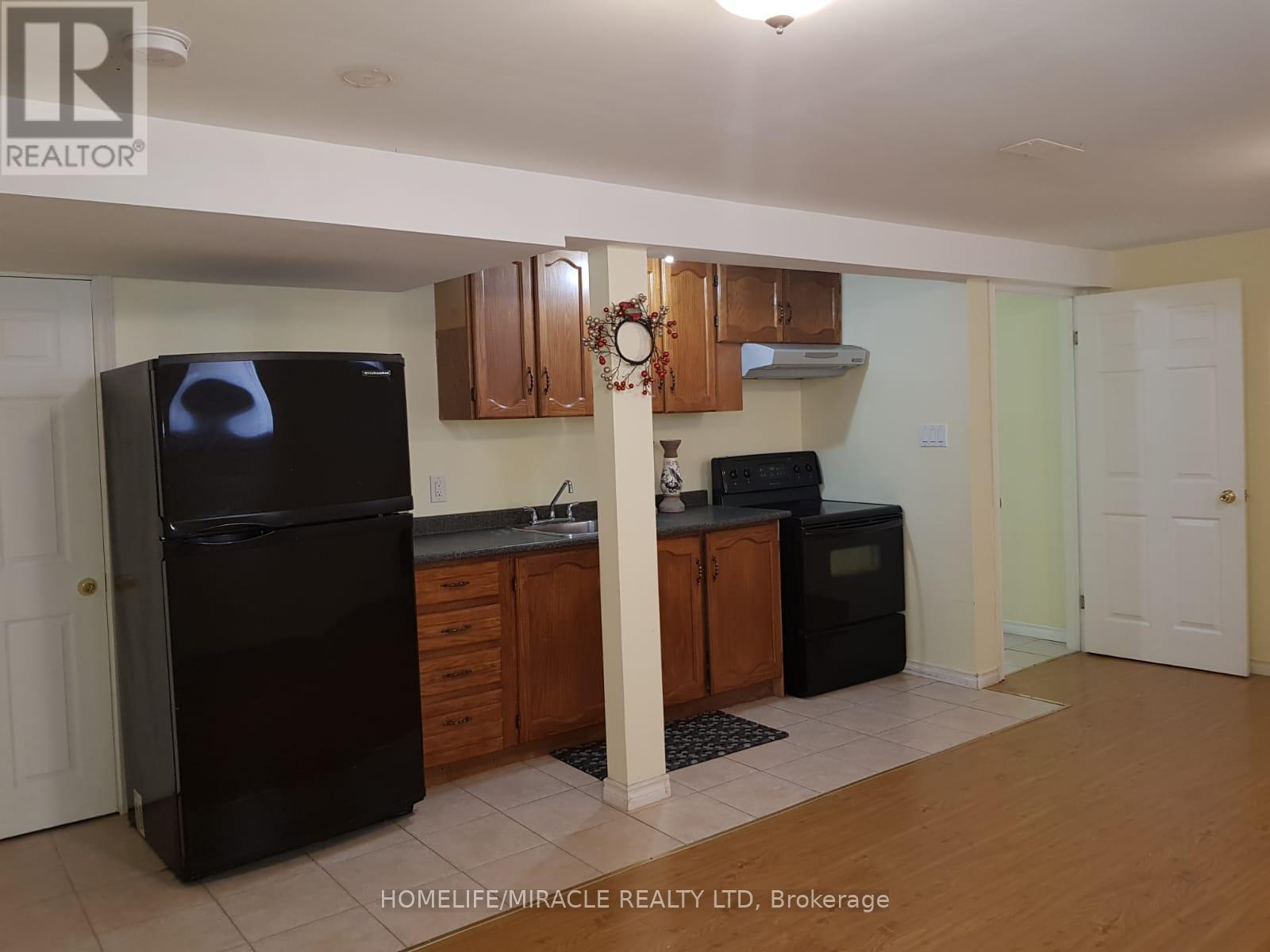 1502 Banwell Road, Mississauga, Ontario  L5J 3X7 - Photo 3 - W12904218