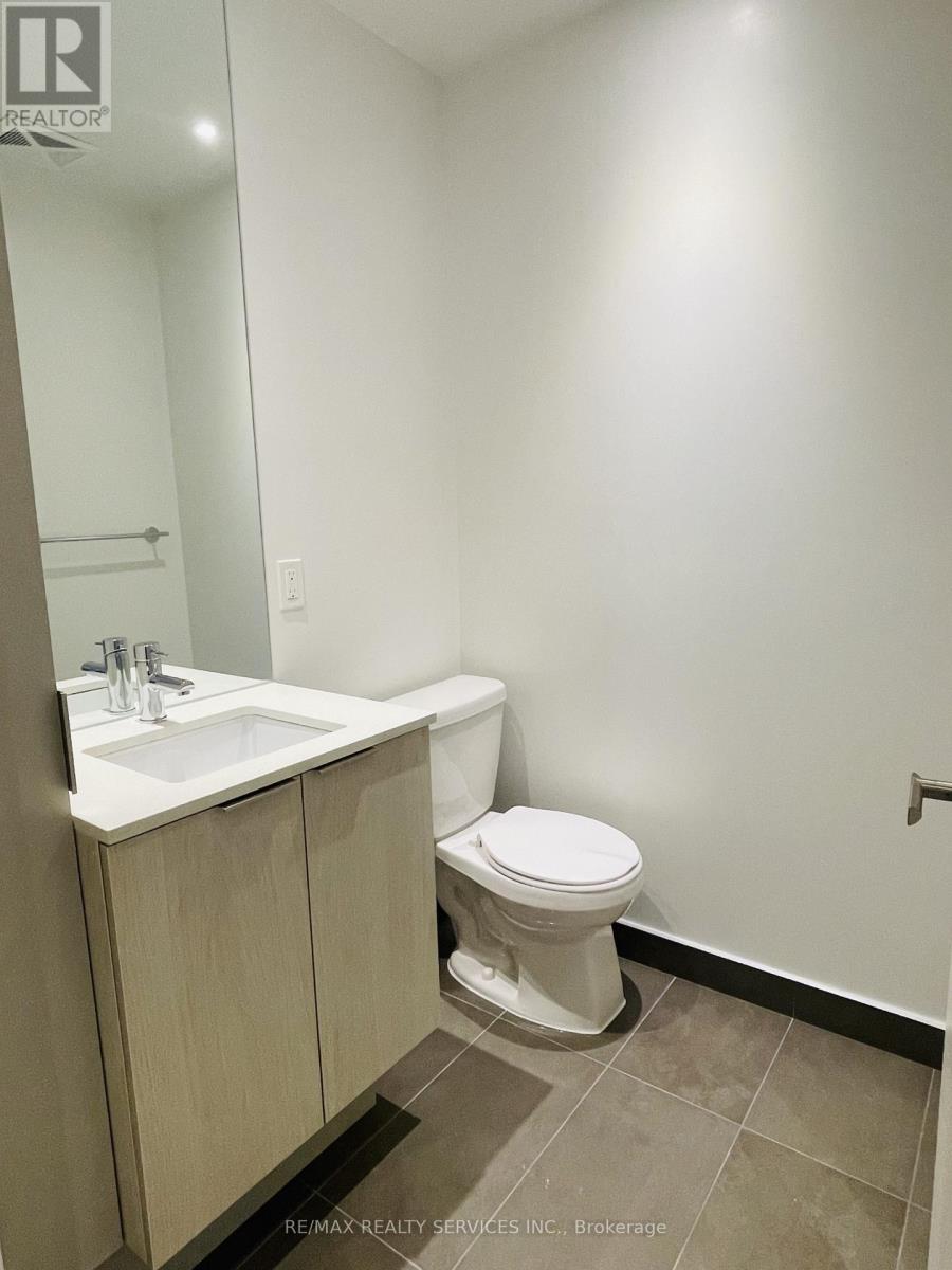 911 - 448 Burnhamthorpe Road W, Mississauga, Ontario  L5B 0R4 - Photo 8 - W12904234