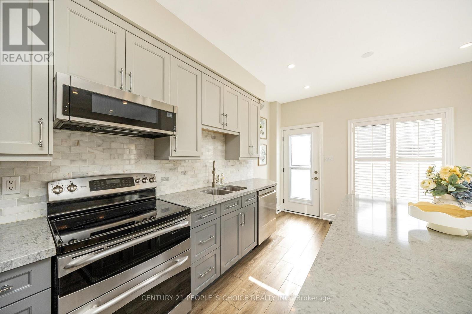 170 Roxton Road, Oakville, Ontario  L6H 6N1 - Photo 17 - W12904248