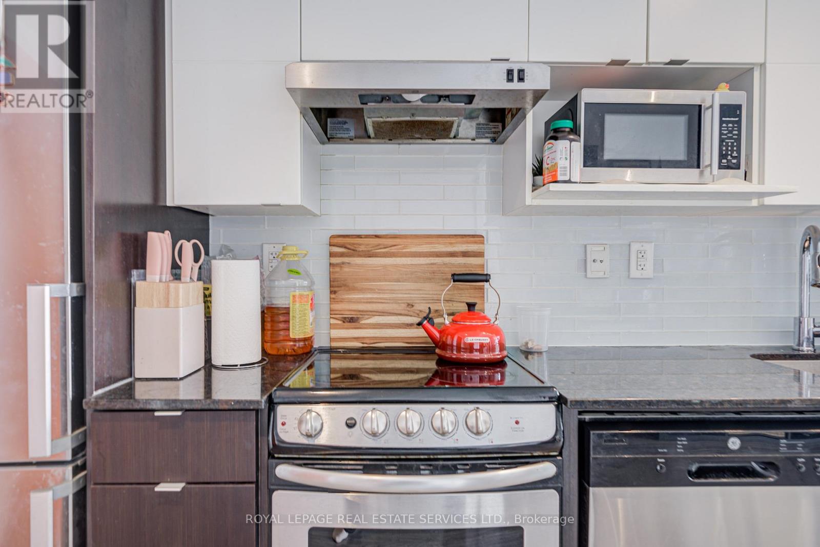 901 - 160 Flemington Road, Toronto, Ontario  M6A 0A9 - Photo 12 - W12904254