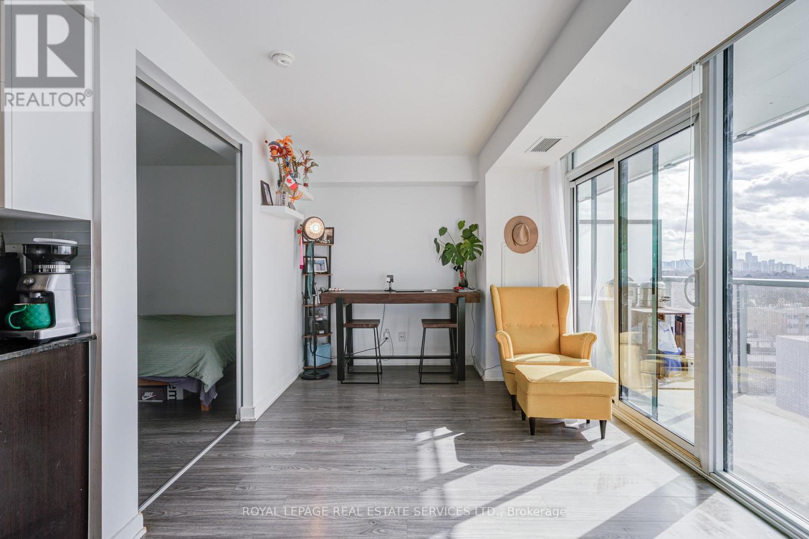 901 - 160 Flemington Road, Toronto, Ontario  M6A 0A9 - Photo 15 - W12904254