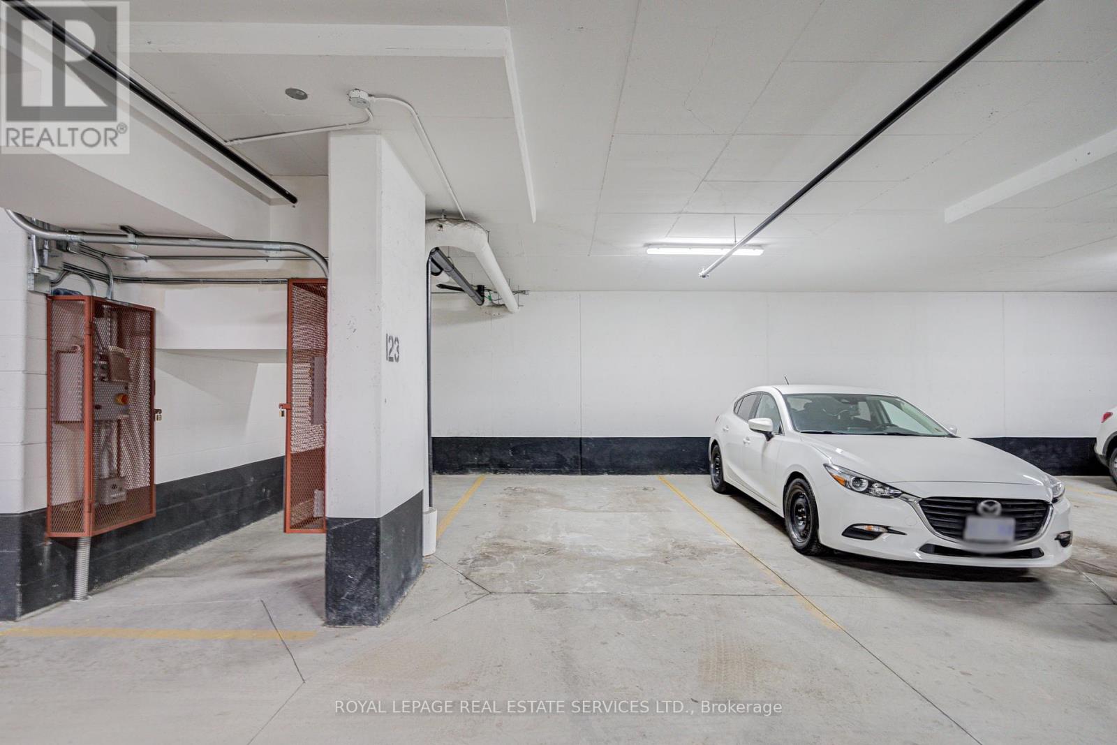 901 - 160 Flemington Road, Toronto, Ontario  M6A 0A9 - Photo 34 - W12904254