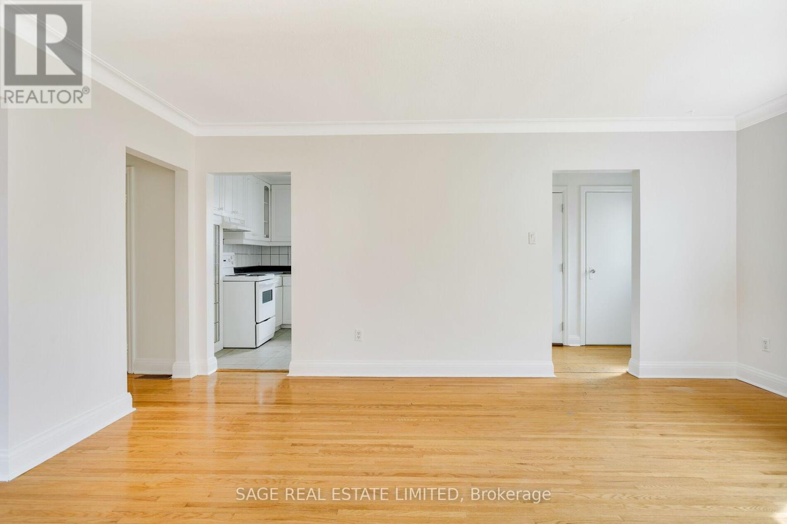 Main - 71 Royalavon Crescent, Toronto, Ontario  M9A 2E7 - Photo 10 - W12904274