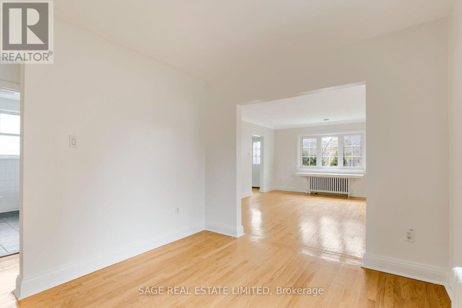 Main - 71 Royalavon Crescent, Toronto, Ontario  M9A 2E7 - Photo 12 - W12904274