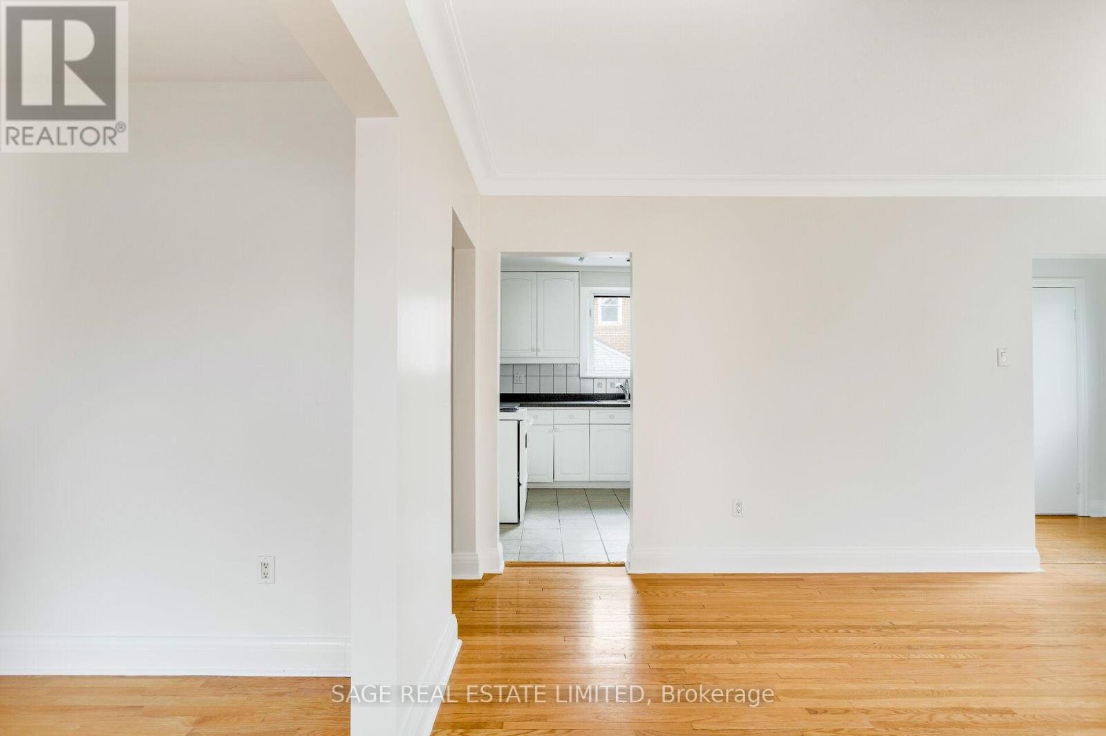 Main - 71 Royalavon Crescent, Toronto, Ontario  M9A 2E7 - Photo 15 - W12904274