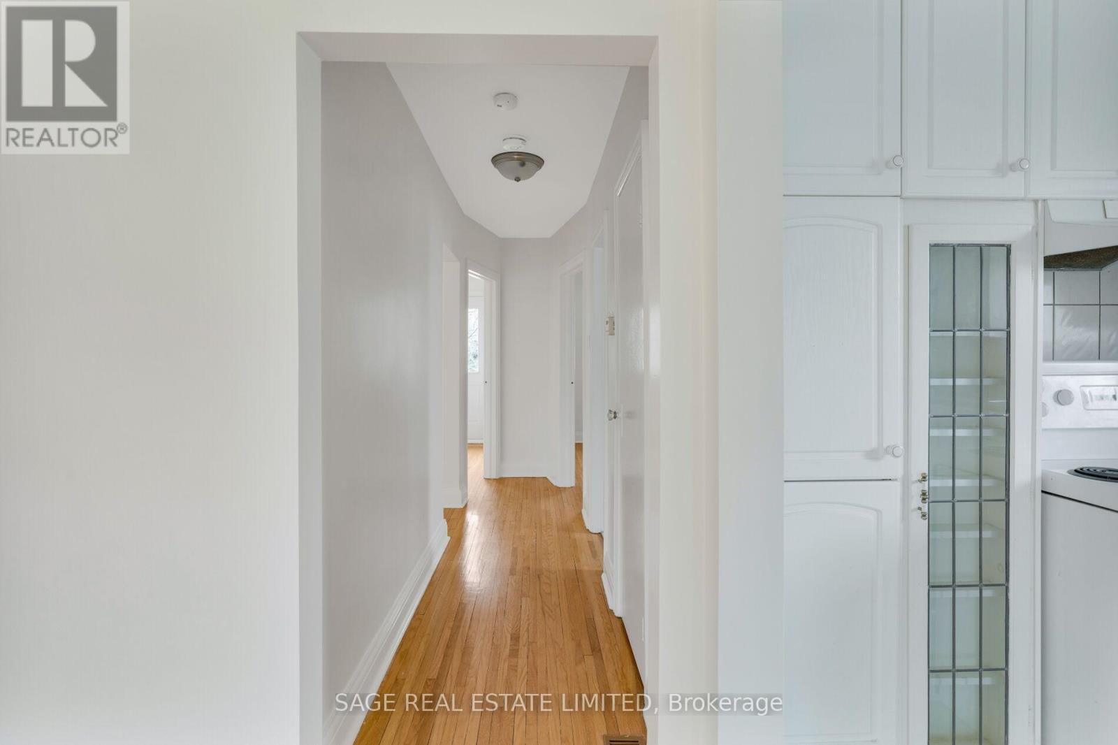 Main - 71 Royalavon Crescent, Toronto, Ontario  M9A 2E7 - Photo 19 - W12904274