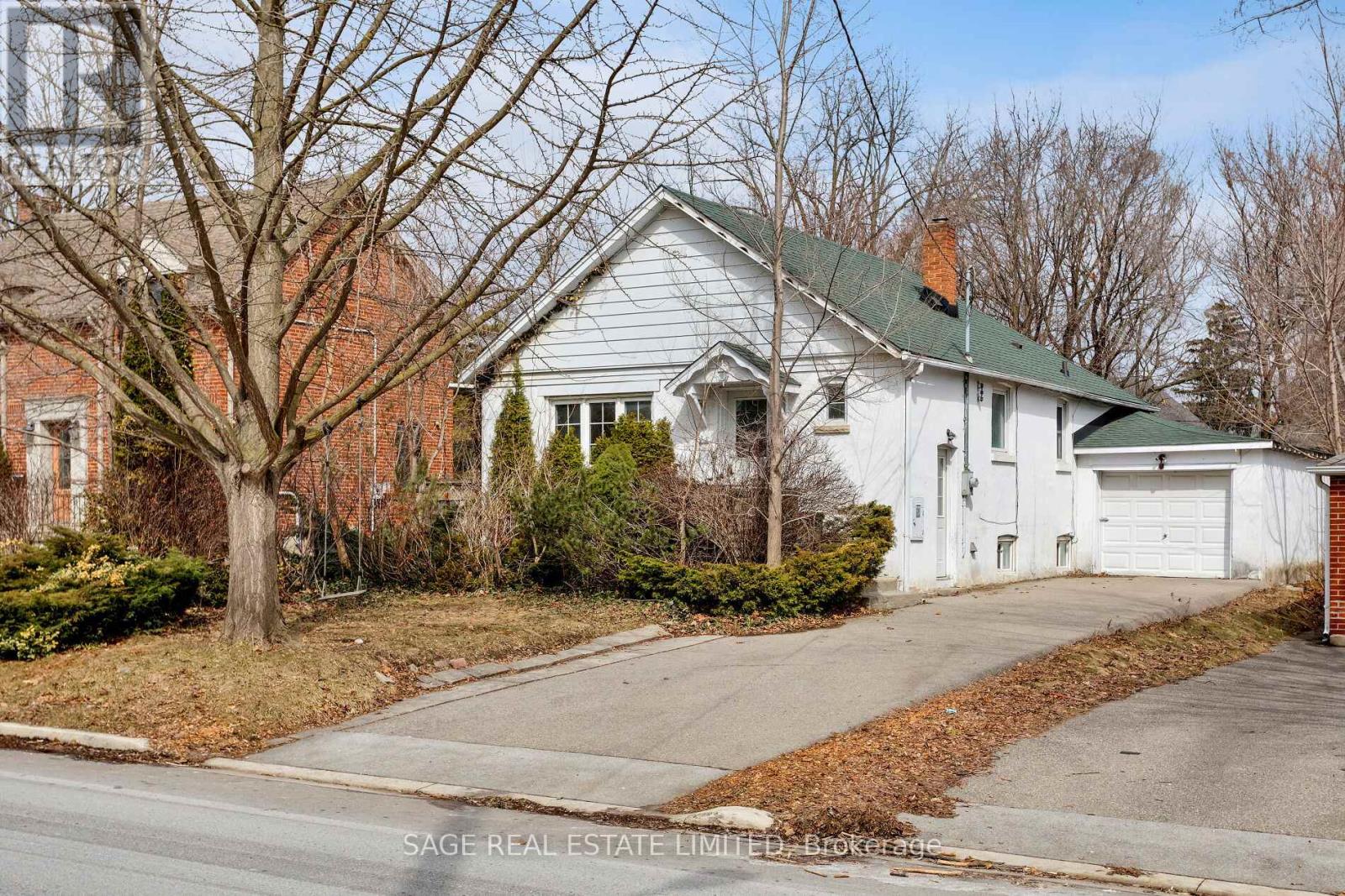 Main - 71 Royalavon Crescent, Toronto, Ontario  M9A 2E7 - Photo 2 - W12904274