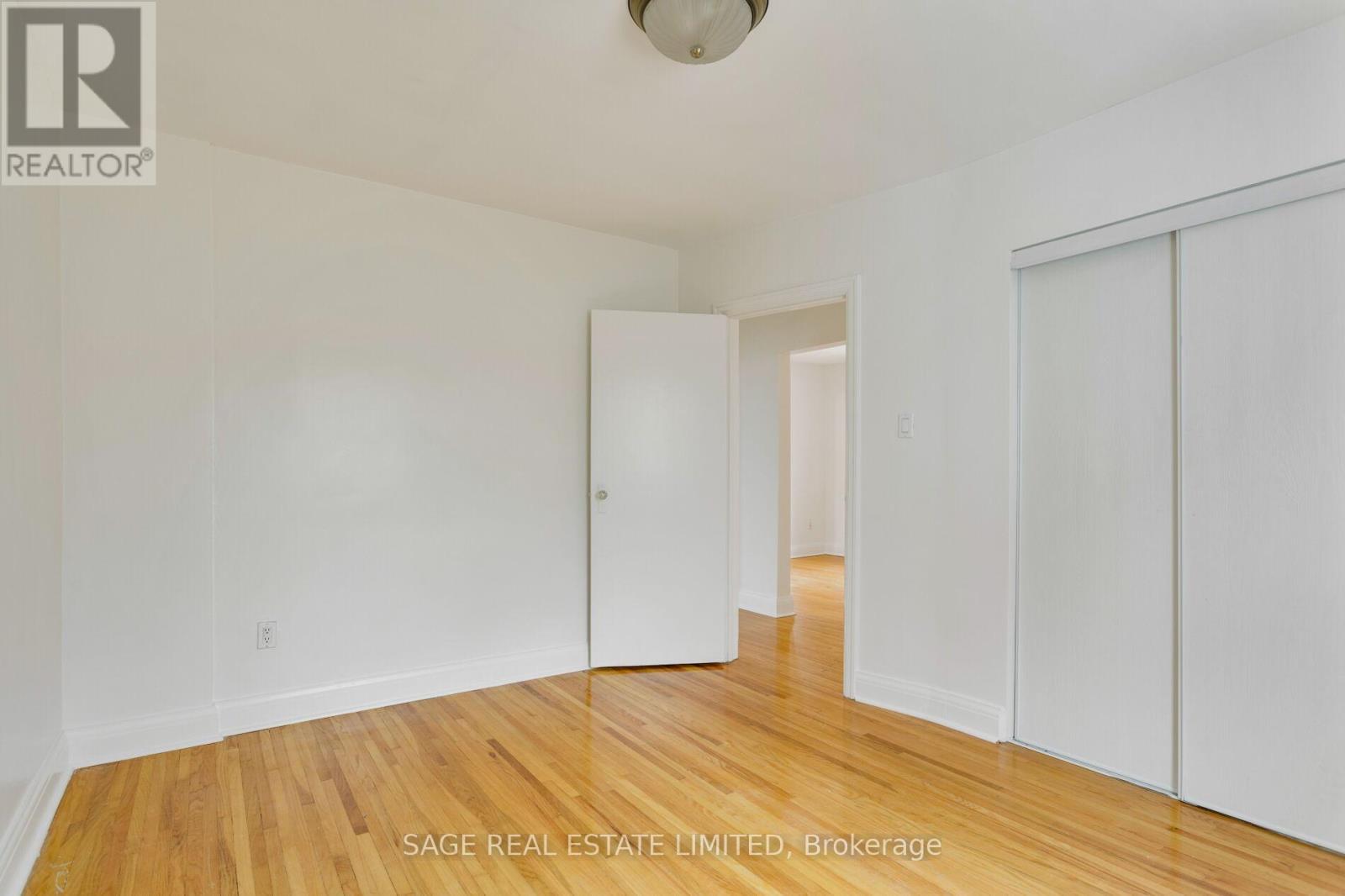 Main - 71 Royalavon Crescent, Toronto, Ontario  M9A 2E7 - Photo 22 - W12904274