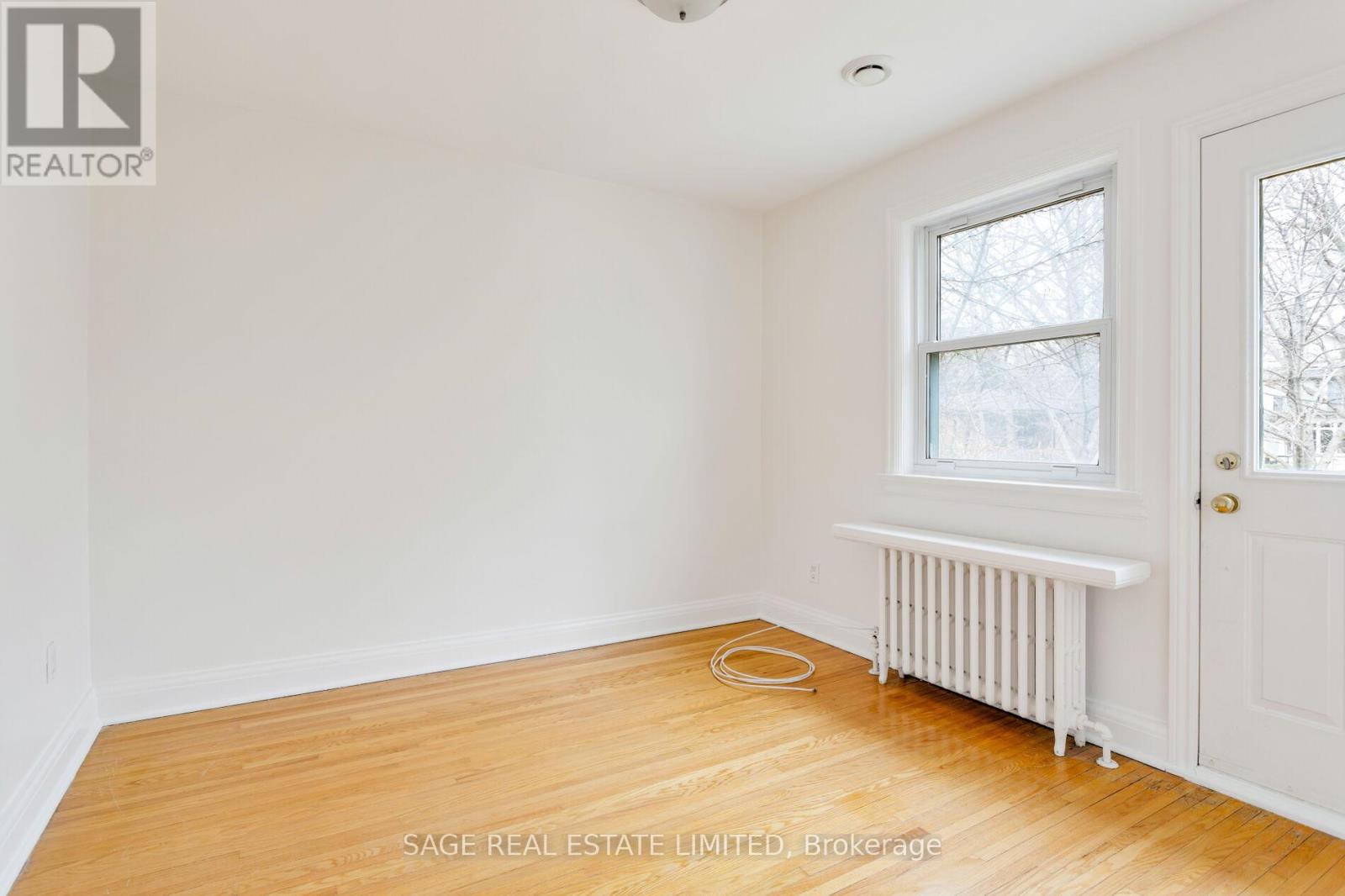 Main - 71 Royalavon Crescent, Toronto, Ontario  M9A 2E7 - Photo 23 - W12904274