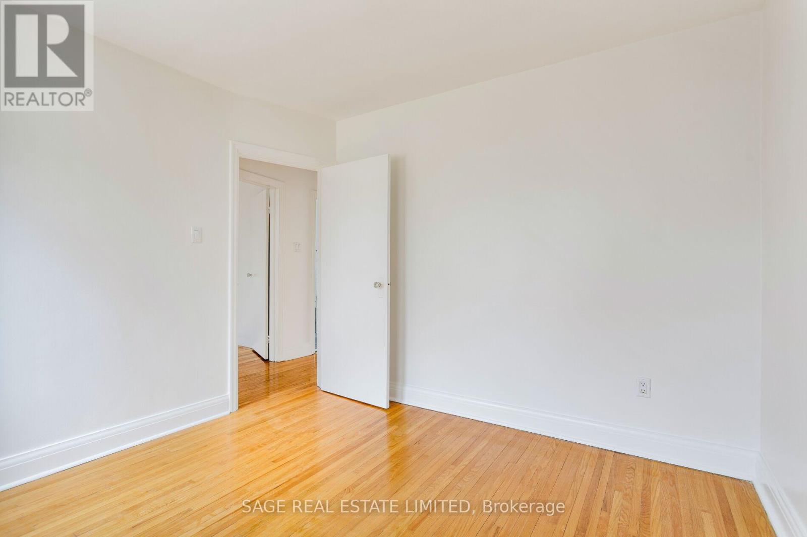 Main - 71 Royalavon Crescent, Toronto, Ontario  M9A 2E7 - Photo 25 - W12904274