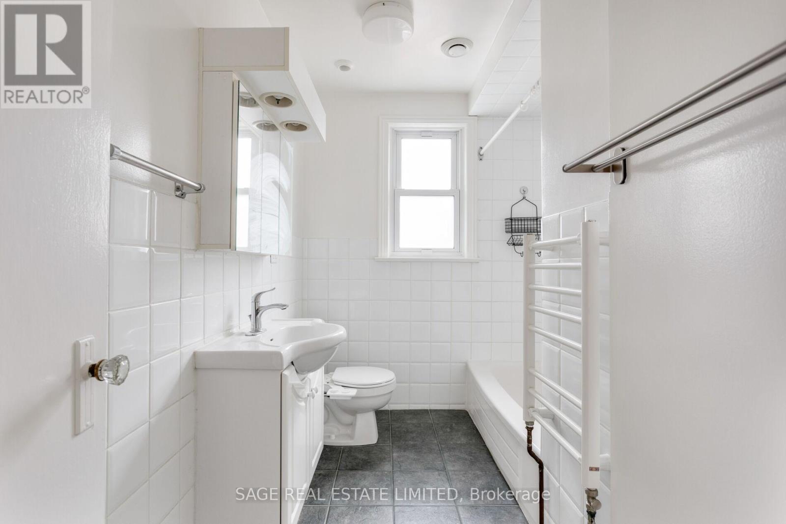 Main - 71 Royalavon Crescent, Toronto, Ontario  M9A 2E7 - Photo 26 - W12904274