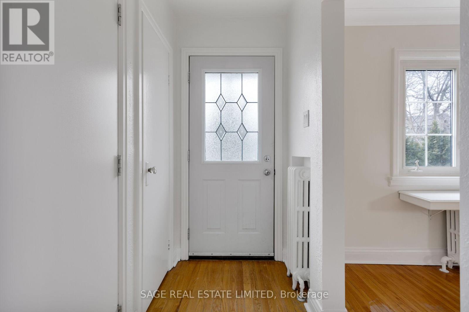 Main - 71 Royalavon Crescent, Toronto, Ontario  M9A 2E7 - Photo 3 - W12904274