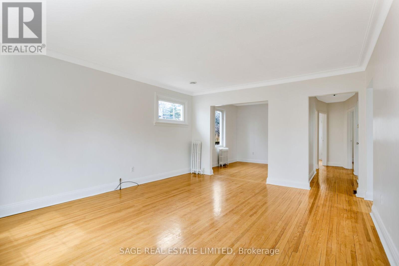 Main - 71 Royalavon Crescent, Toronto, Ontario  M9A 2E7 - Photo 5 - W12904274