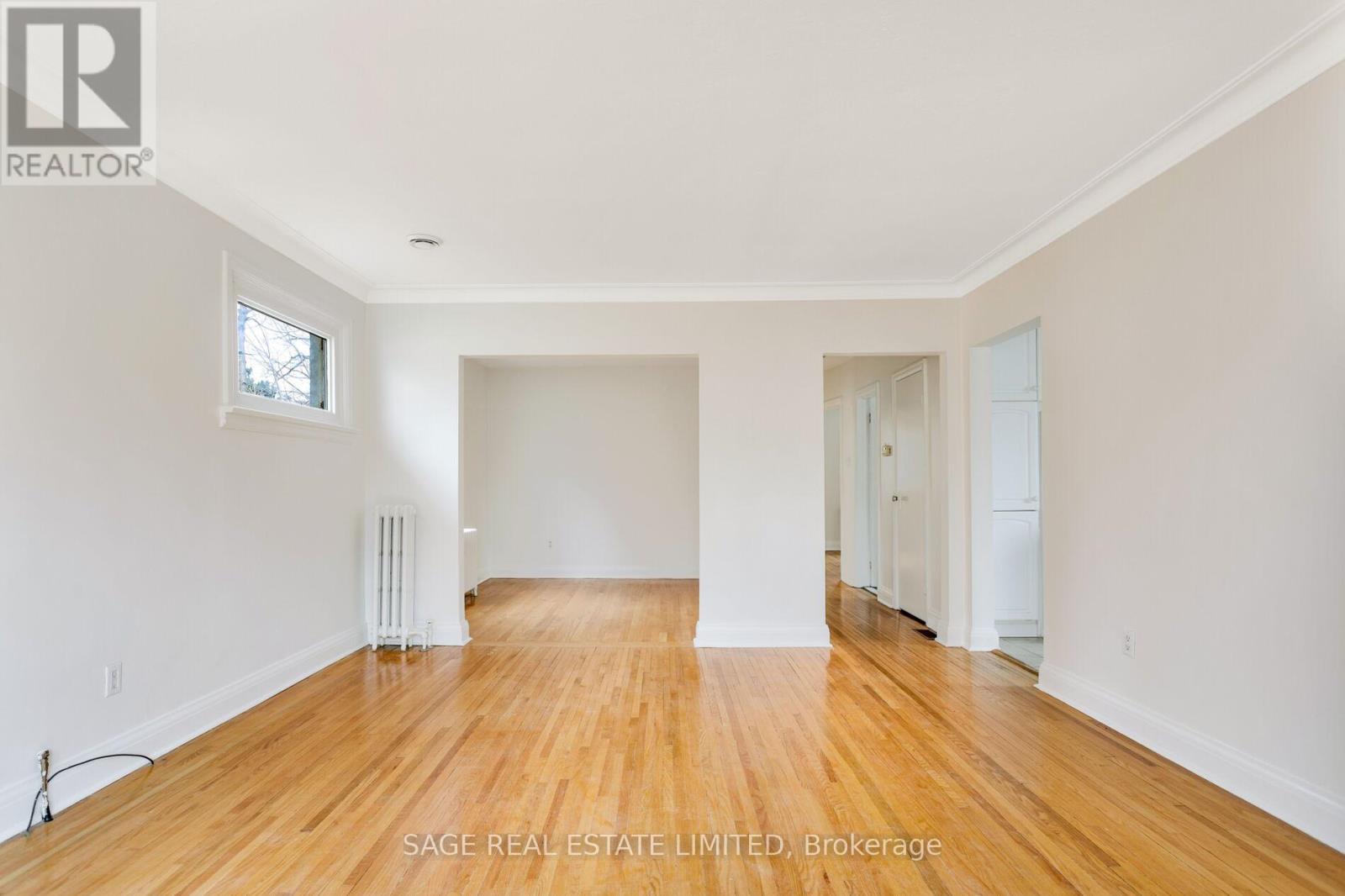 Main - 71 Royalavon Crescent, Toronto, Ontario  M9A 2E7 - Photo 6 - W12904274