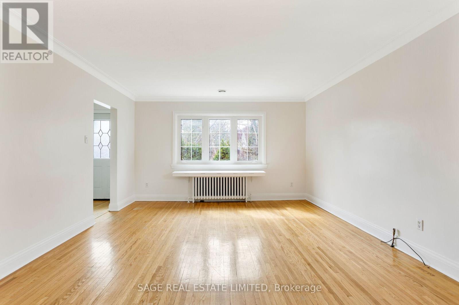 Main - 71 Royalavon Crescent, Toronto, Ontario  M9A 2E7 - Photo 7 - W12904274