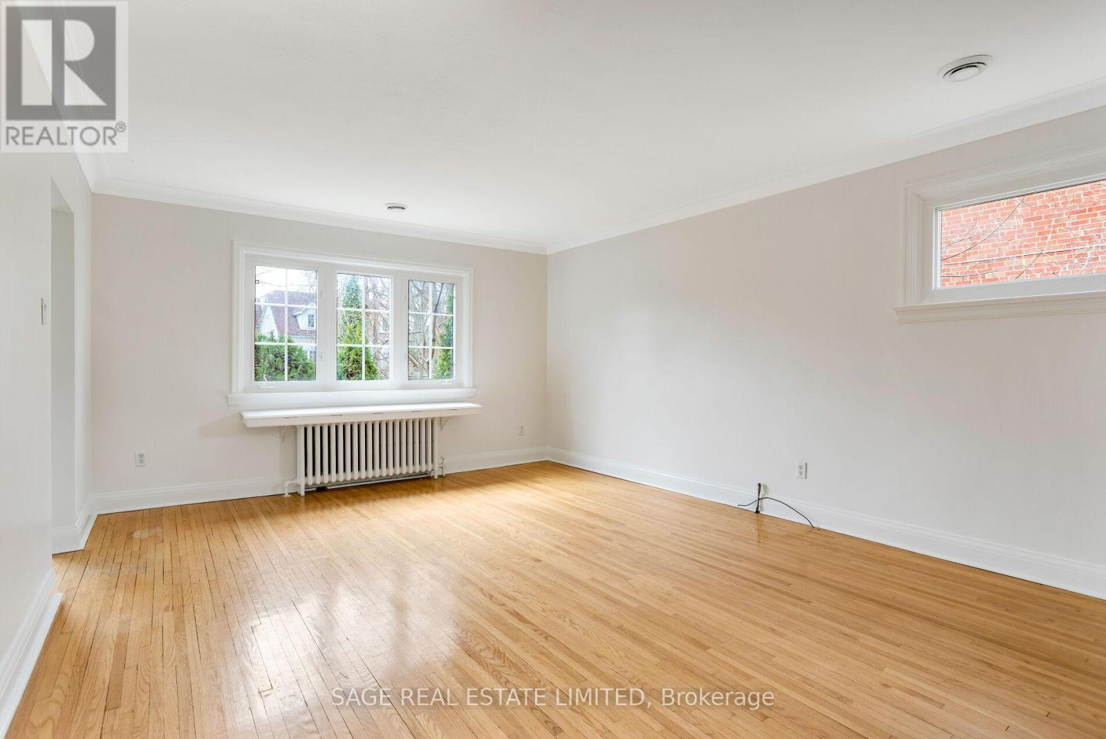 Main - 71 Royalavon Crescent, Toronto, Ontario  M9A 2E7 - Photo 8 - W12904274