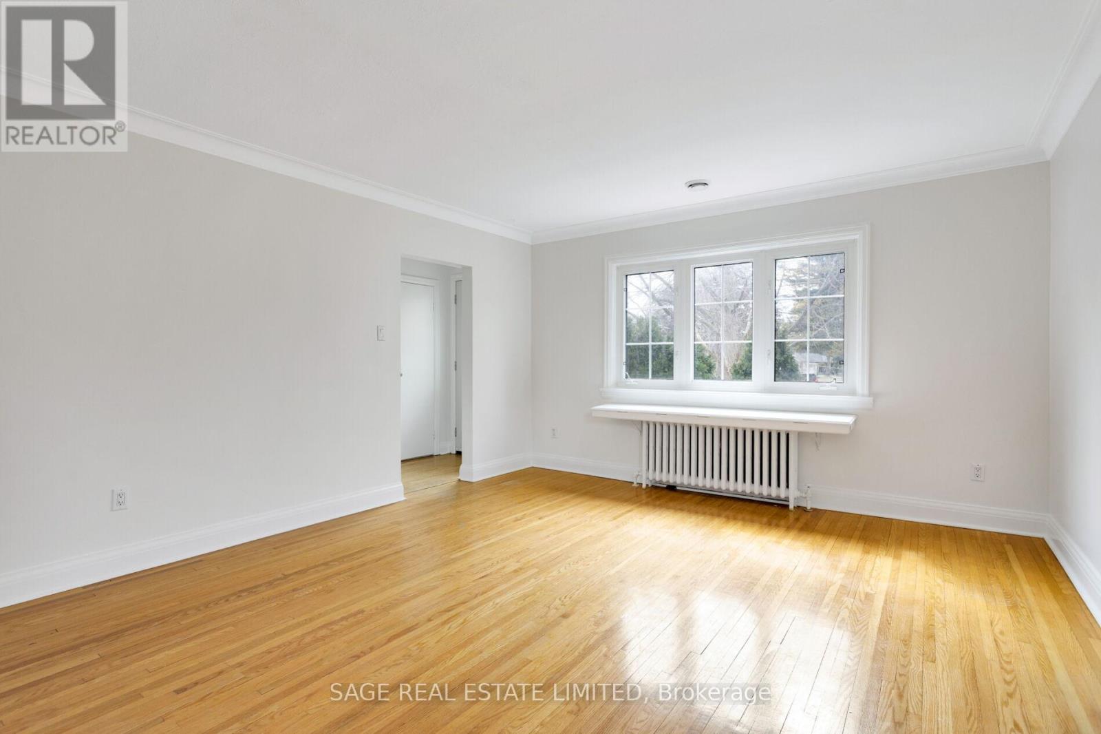 Main - 71 Royalavon Crescent, Toronto, Ontario  M9A 2E7 - Photo 9 - W12904274