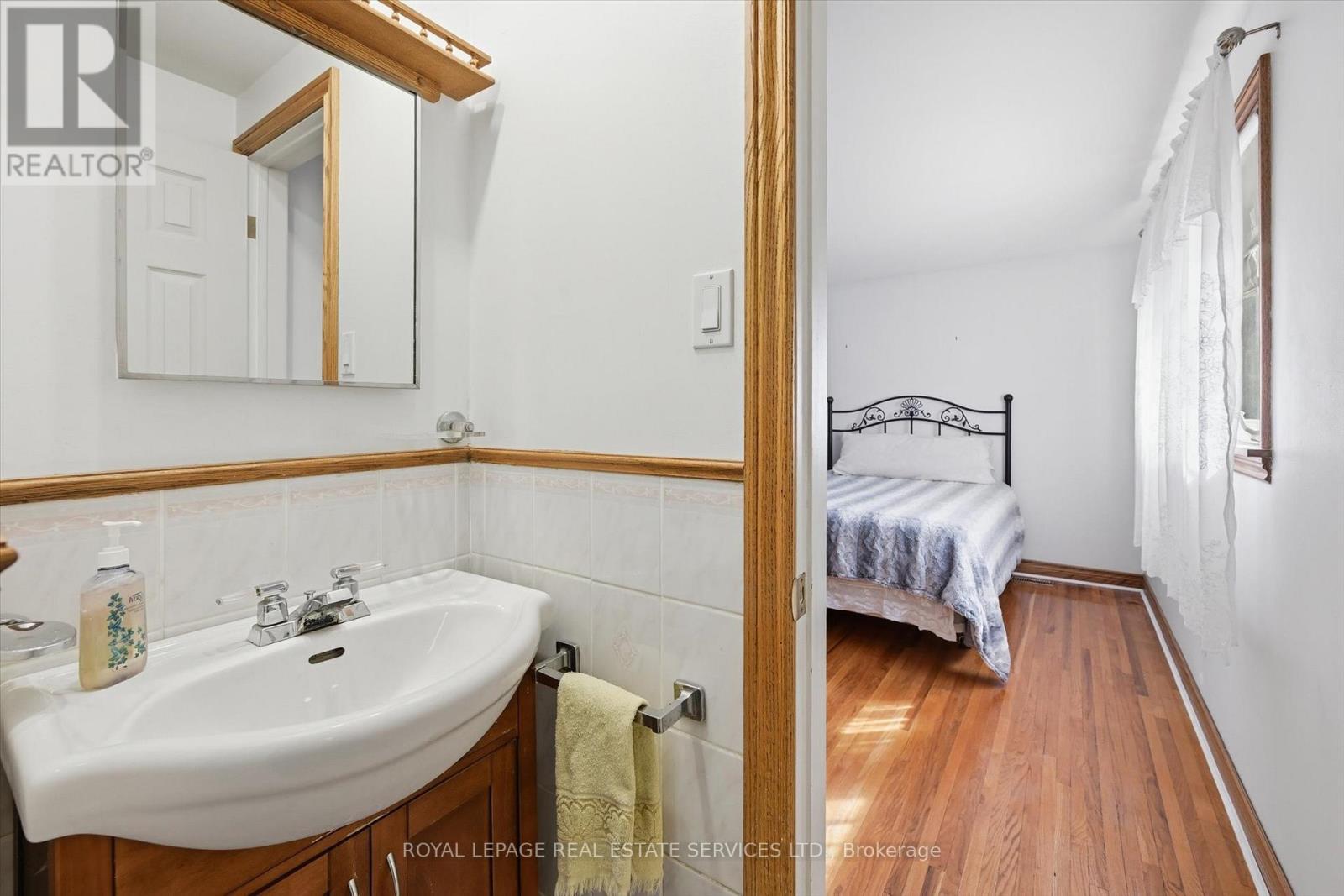 224 Sunray Road, Oakville, Ontario  L6L 3R6 - Photo 35 - W12904346